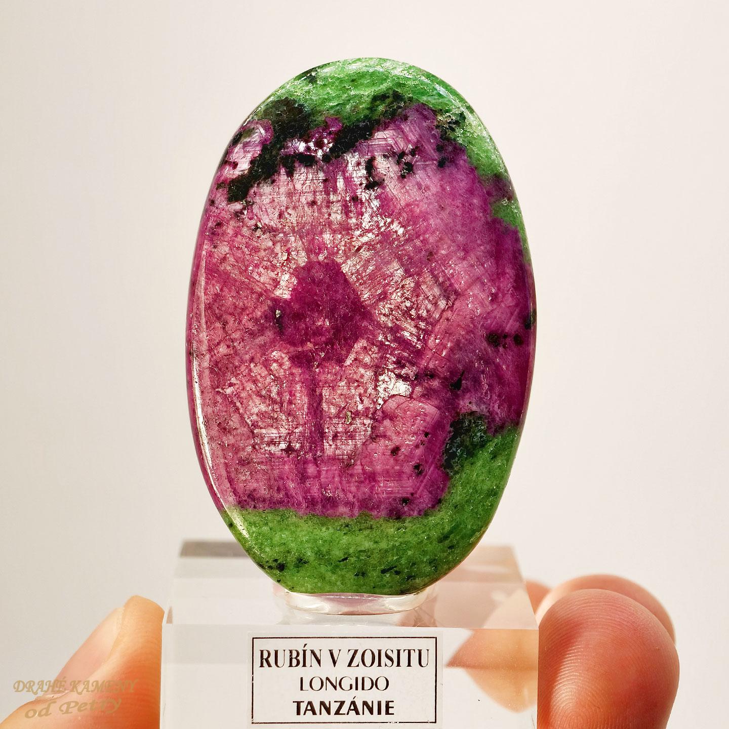 Rubín v zoisitu z Tanzánie  (leštěný)  60x39mm