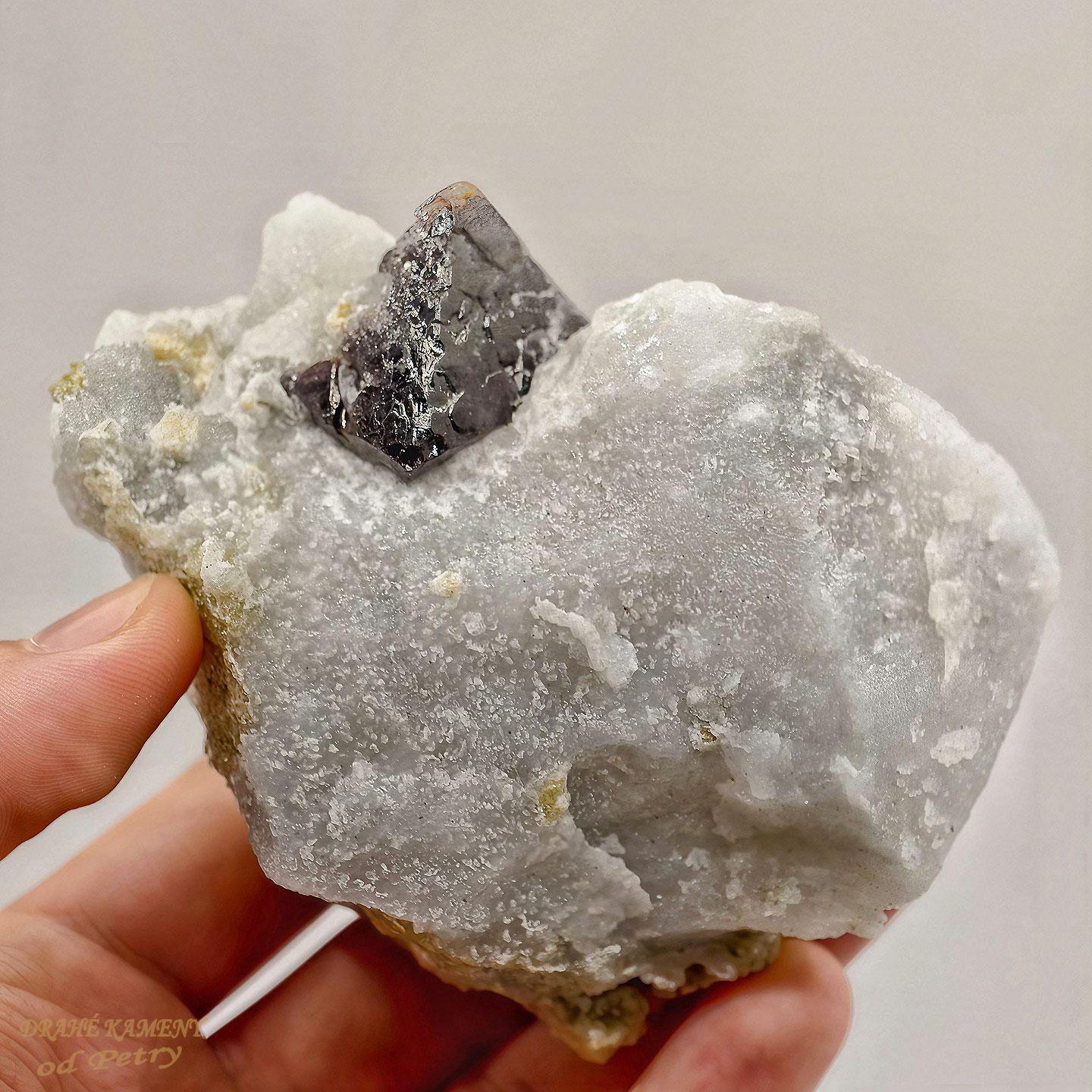 Spinel z Barmy 96x77mm, krystal spinelu: 23x27mm