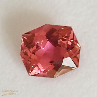 Rubelit (turmalín) z Brazílie 10x9mm
